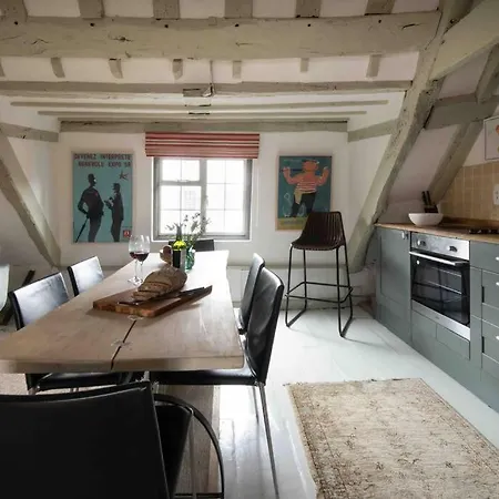 Characterful Apartment In The Heart Of Petworth Exterior photo