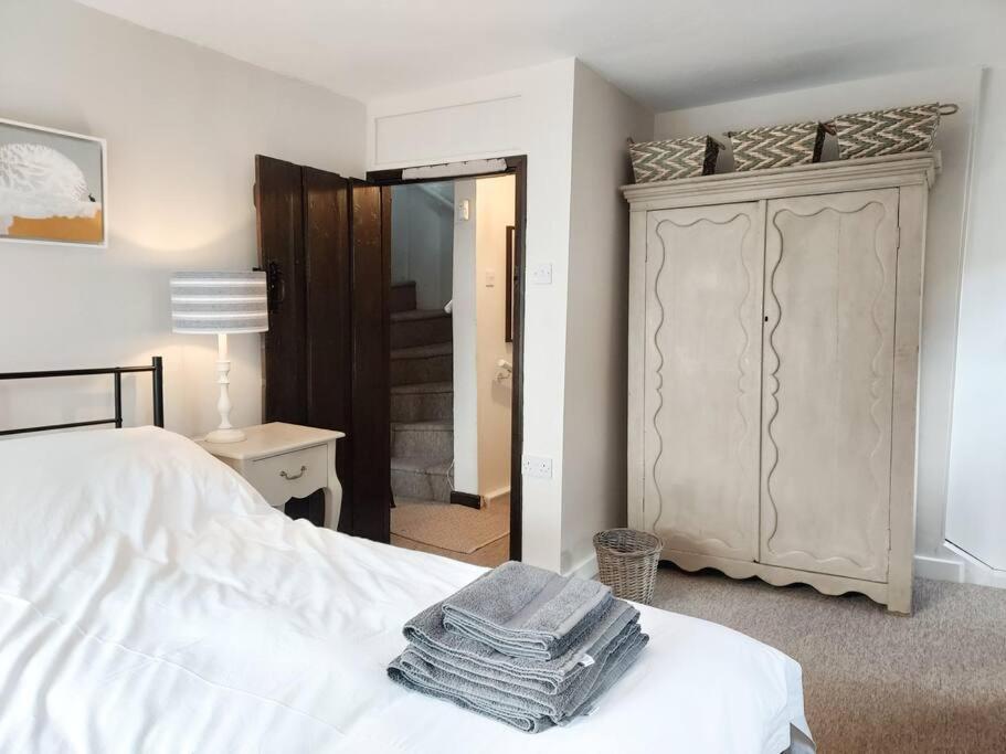 Characterful In The Heart Of Holiday home Petworth